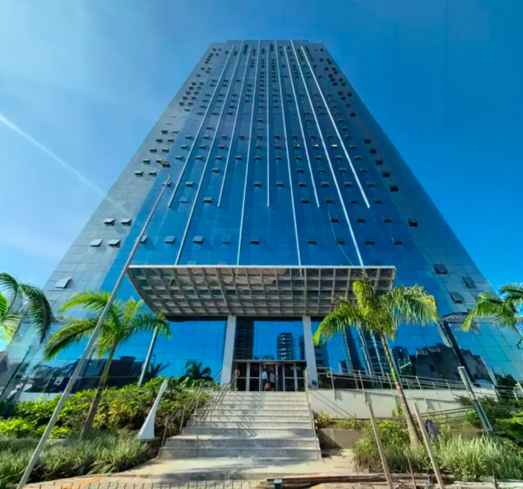 Fachada do Empresarial Grand Tower, sede da Renata Lopes Advocacia em Boa Viagem, Recife-PE